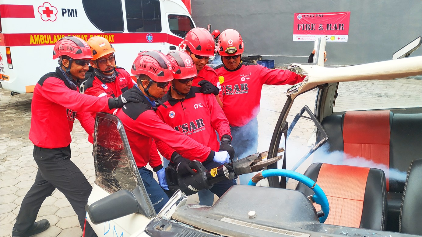 first aid accident kecelakaan diklat PMI PMR KSR relawan tanjung korps Red Cross Indonesia website