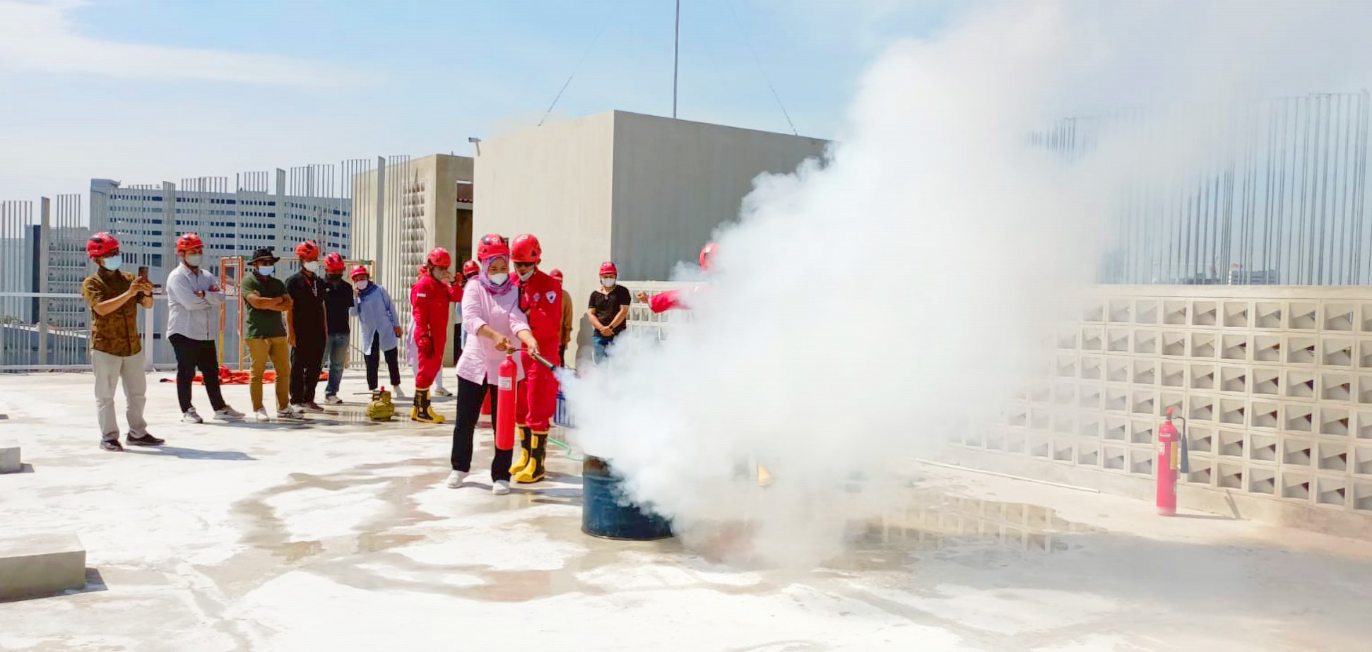 first aid fire training pelatihan kebakaran diklat PMI PMR KSR relawan tanjung korps Red Cross Indonesia website